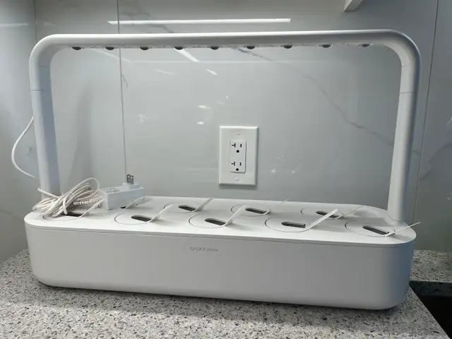 Click and Grow indoors smart garden628632848377611218