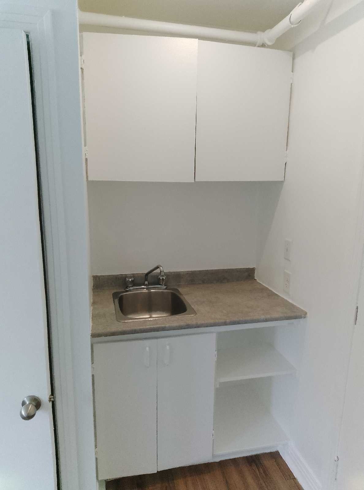 bachelor 1 1/2 apartment for rent — photo 2