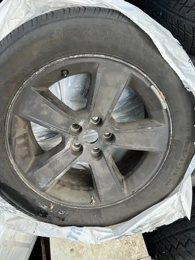 Complete set with caps. 18 inch rims on snow tires P225/60R18 good year winter tires