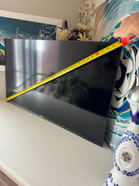 2022 40” Hisense LED TV
