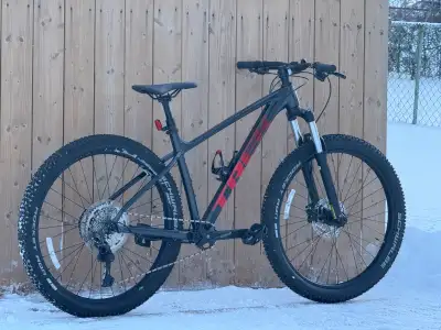 Trek Roscoe 6 Like new/Dropper post/Rock shock suspension , View more