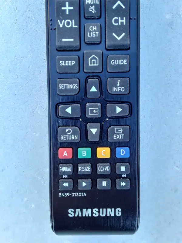 Telecomande Samsung Genuine Samsung TV remote control in TVs in Laval / North Shore - Image 3