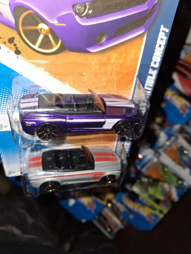 Camaro Convertible Concept Hot Wheels FTE 2011 lot of 2 in Toys & Games in Guelph - Image 6