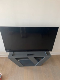 Samsung 55" 4K UHD HDR QLED with TV mount/TV Stand