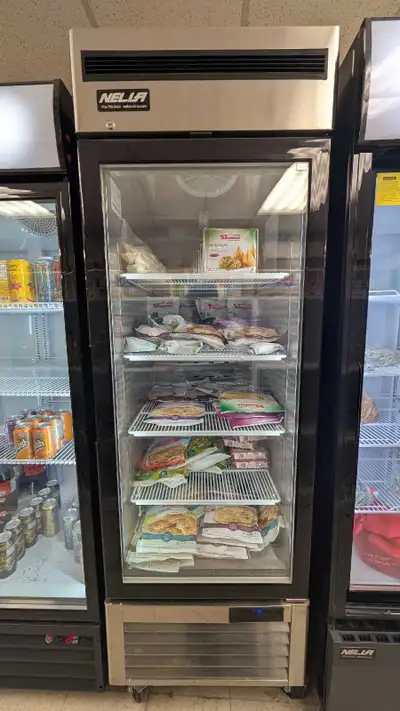 Commercial Single Glass Door Display Freezer – C$1,450 Or Best Offer Commercial single glass door di...