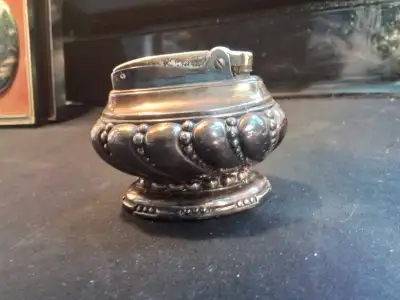 Vintage Silver Plated Ronson Crown Table Lighter This vintage Ronson Crown table lighter is a unique...