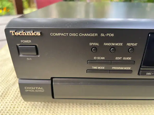 Technics SL-PD6 - Multi 5 CD player in Stereo Systems & Home Theatre in Mississauga / Peel Region - Image 5