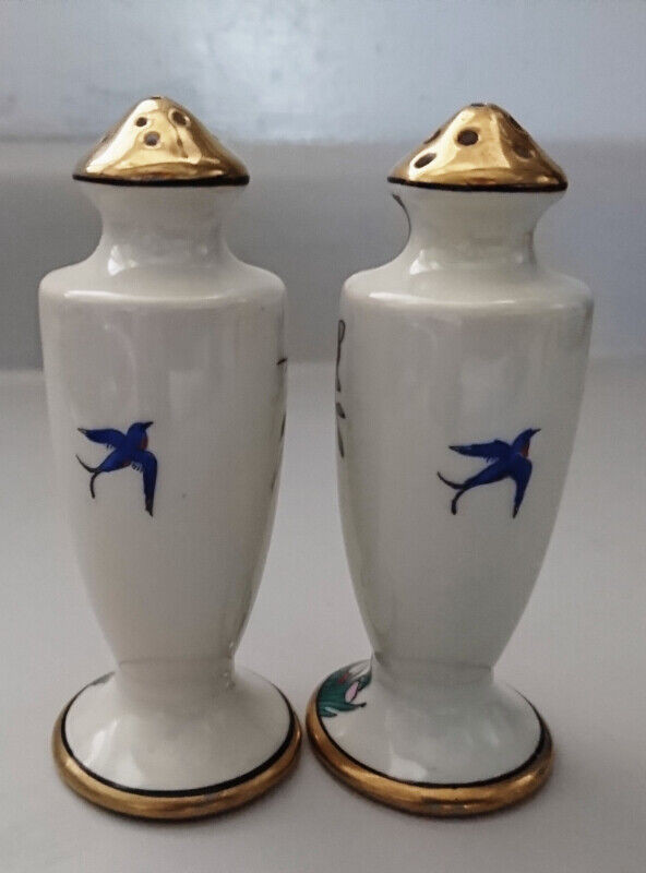 Vintage Porcelain Japanese Salt & Pepper Shakers Hand Painted in Arts & Collectibles in Oshawa / Durham Region - Image 3