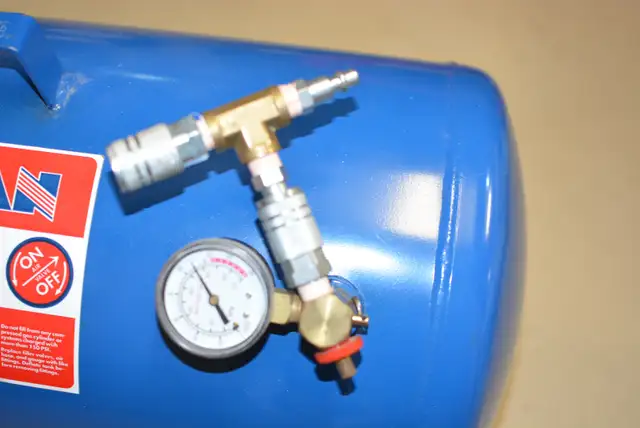 Like New 11 Gallon Portable Air Pig, 30’ Air Hose, & T Fitting in Other in Barrie - Image 8