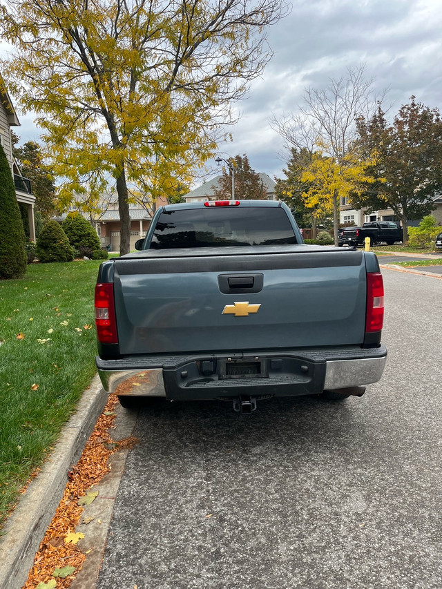 2010 Silverado 4x4 v8 300km in Cars & Trucks in Oshawa / Durham Region - Image 3