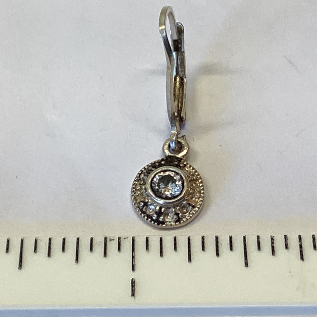 Single Dangle Drop Silver Pierced Earring in Jewellery & Watches in Winnipeg