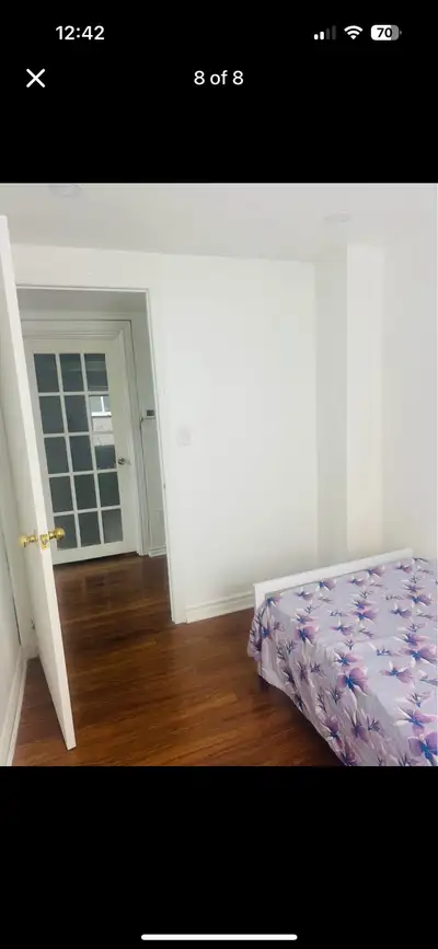 Single and sharing room available only for girls in Brampton downtown near University and library.