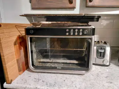 Je vends mon four Ninja Foodi XL Pro Air Oven. Il est usagé et montre quelques signes d'usure, mais...