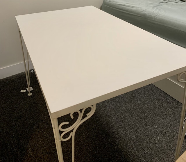 White Ikea Desk Desks Kitchener / Waterloo Kijiji
