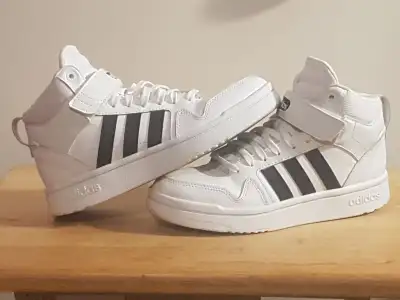 Adidas Shoes (Size 7) Womens (Excellent Condition 10/10), View more