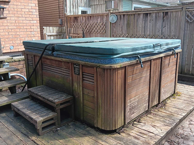 Hot Tub FREE You Just Pick Up! in Hot Tubs & Pools in City of Toronto