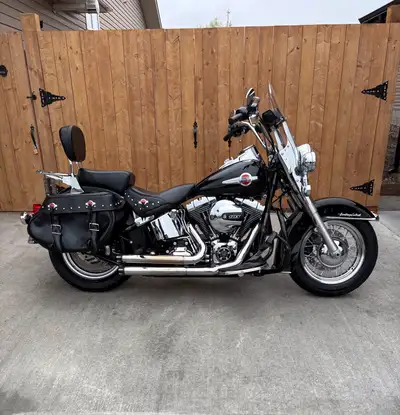 ~Stage 1 with Vance and Hines exhaust ~Removable windshield c/w bags ~Electronic cruise control ~Pas...