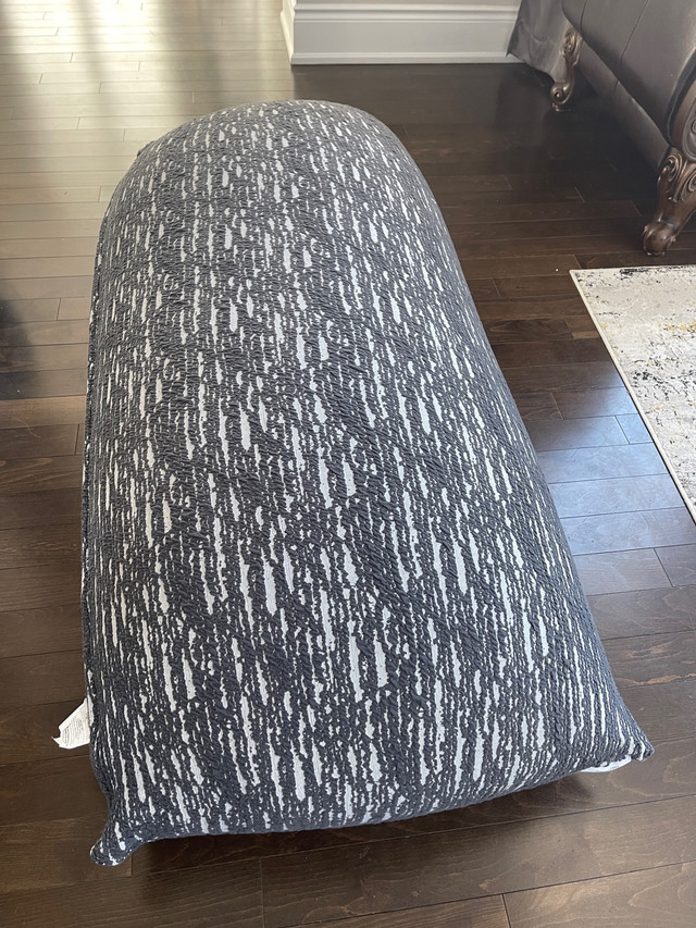 Yogibo Luxe Max Bean Bag in Couches & Futons in Markham / York Region