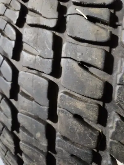 Used spare great shape 275 65R18 Michelin LTX AT2. Just taking up space changed tires have no use fo...
