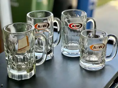 Good condition with no chips. Dog N’ Suds logo is quite faded. There are some sticker residue. Publi...