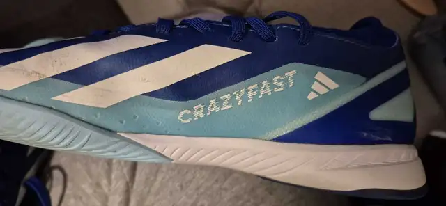 Soulier de soccer intérieur in Soccer in West Island - Image 2