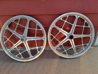 2x BMX mags Mangoose Motomag 2 des années '70/'80