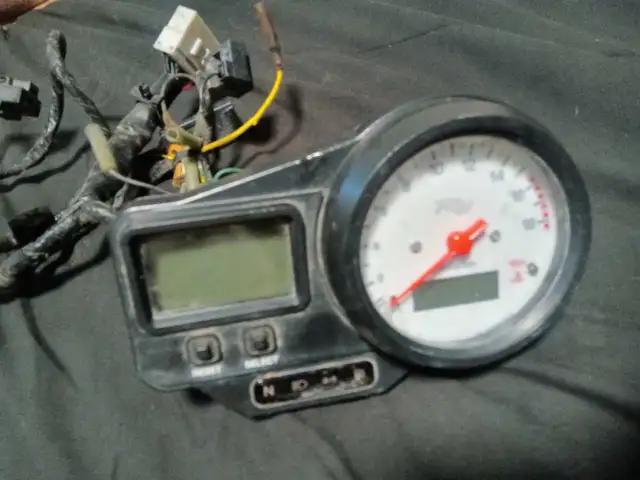 r6 gauge cluster in Sport Bikes in Mississauga / Peel Region - Image 3