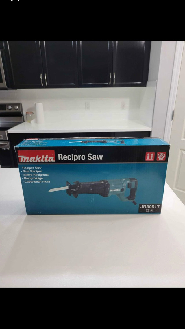 Makita Reciprocating SawVariable Speed, Lock-On Button in Power Tools in Edmonton - Image 4