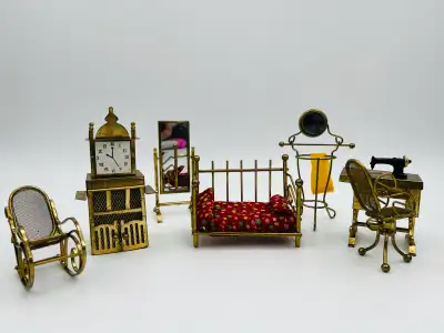 Heartland Miniature Brass Dollhouse Furniture 80s brass dollhouse furniture. The pieces are in good...