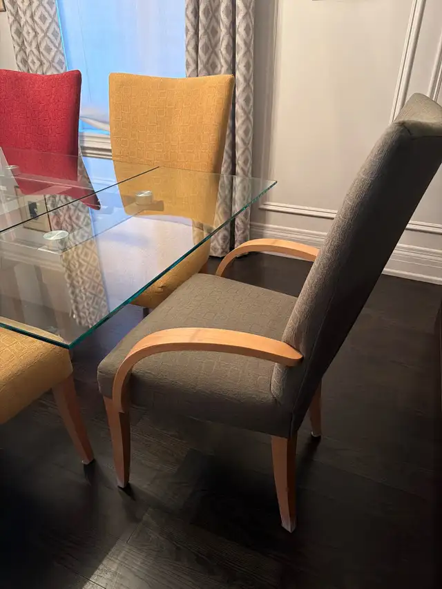 8 Wood Dining Room Chairs: 6 plus 2 Arm Chairs *** REDUCED PRICE in Dining Tables & Sets in Markham / York Region - Image 4