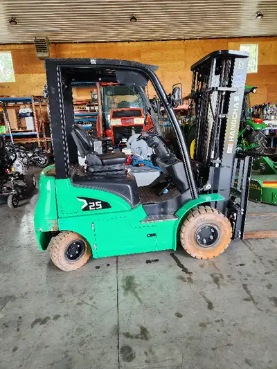 2022 Hangcha CPD 25 Forklift; 5000lb lift; 3 stage mast; side shift; fork positioner; Cushion Tires;...