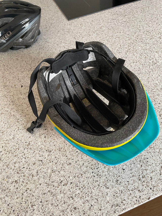 Bell Bike helmet size small in Clothing, Shoes & Accessories in Gatineau - Image 2