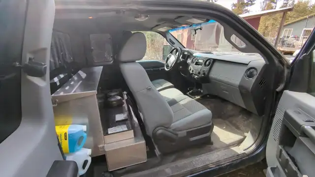 2014 Ford 250 Ex Conservation Truck!! in Cars & Trucks in Williams Lake - Image 4