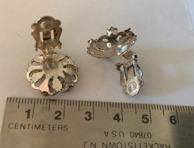 Vintage rhinestone clip-on silver tone Earrings  in Jewellery & Watches in Winnipeg - Image 2