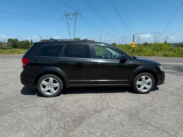Dodge Journey SXT 3.6L 7Places in Cars & Trucks in Laval / North Shore - Image 3