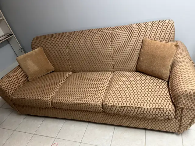 Sofa and Armchair Set in Couches & Futons in Markham / York Region - Image 4