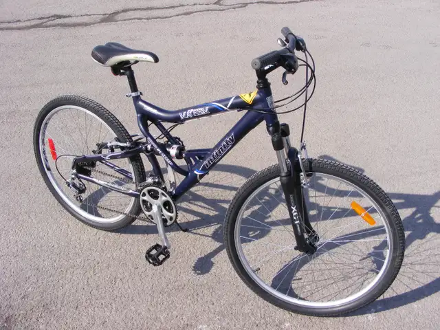 Vélo 26 po Infinity Mayhem, 21 vitesses, bleu. in Mountain in Laval / North Shore - Image 2