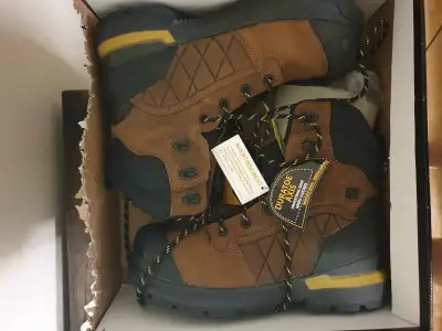 Hey selling a brand new pair of size 11 dakota work boots top of the line. Great deal at $180 retail...