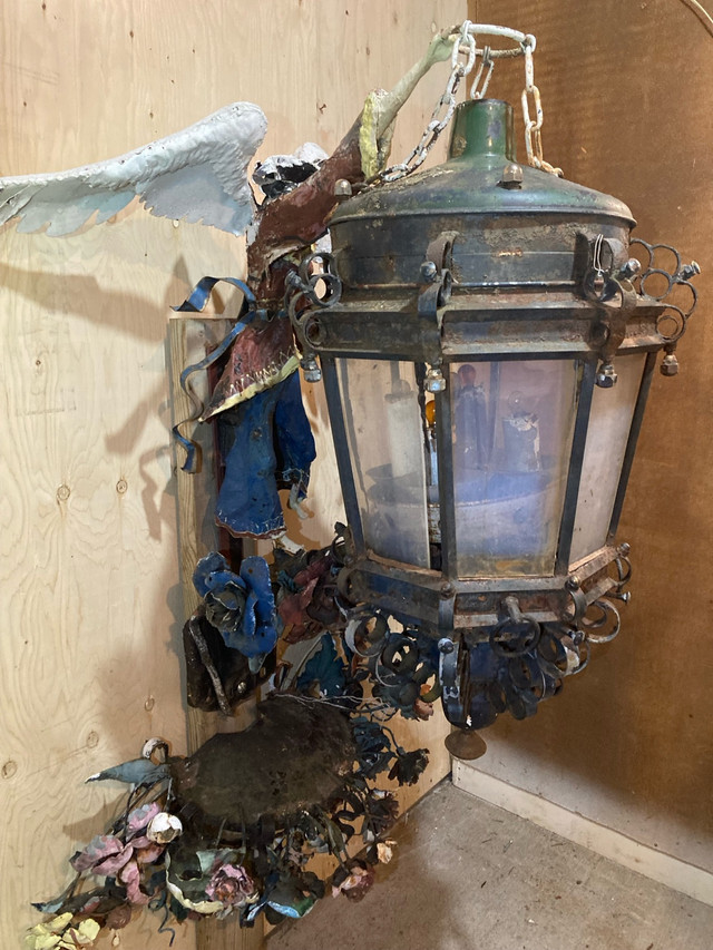 Vintage HUGE  Hand made Folk Art Outdoor Light. 1 of a kind in Arts & Collectibles in Ottawa - Image 2