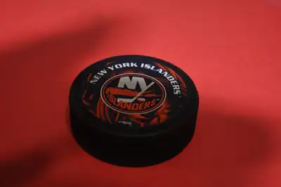 New york islanders hockey puck nhl official licensed product, View more