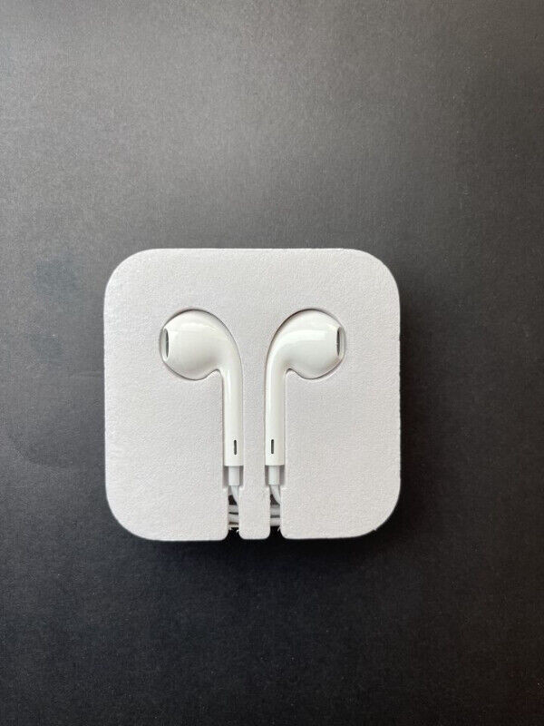 New Apple EarPods with 3.5mm Headphone Plug in Headphones in Mississauga / Peel Region