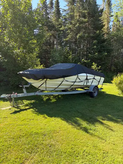 This 2000 Bayliner Capri 1950 is a fantastic pre-owned bowrider that is ready to provide you with en...