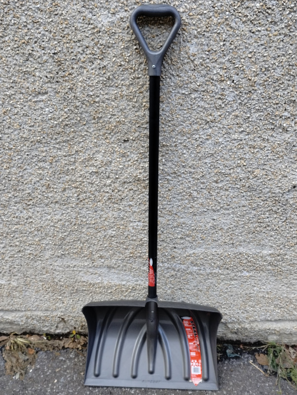 Pelle à neige / Snow Shovel. Suncast STEEL CORE 20" dans Outils d'extérieur et entreposage  à Ville de Montréal