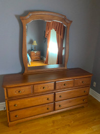 BEDROOM SET - Queen bed, mattress and lamp included