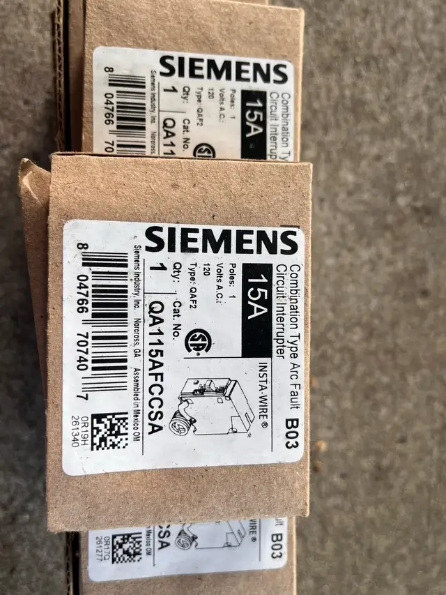 Siemens 15 Amp Breaker in Electrical in Longueuil / South Shore - Image 4