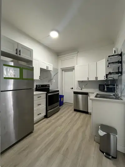 London/Reid Street – Student Rental Near Trent University Looking for the perfect student home? This...