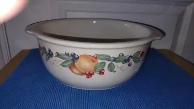 Corelle "Abundance" 2.5 qt. Stoneware Casserole ---- Yorkton, SK, View more