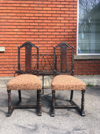 Paire de chaises antiques en excellente condition