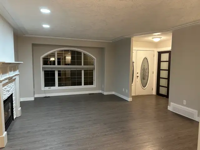 5 bed 2.5 bath house for rent