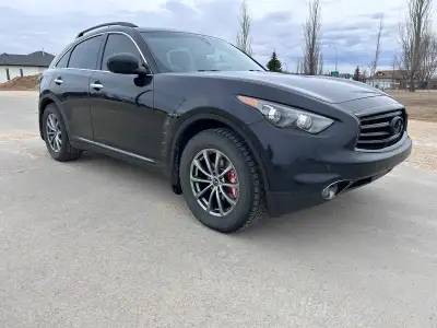 Private sale, no GST. Clean 2016 QX70-S crossover SUV. Comes with navigation, remote start, two sets...